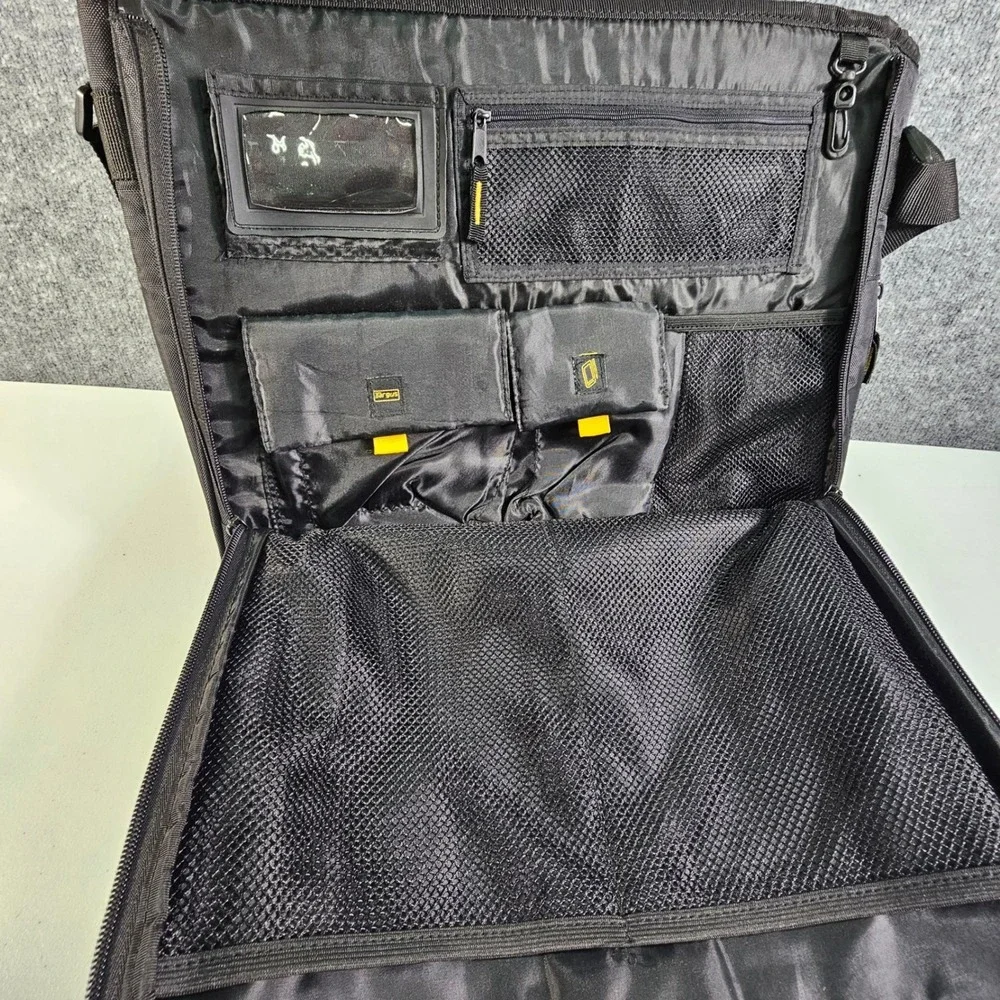 Targus CityGear TCG200 Messenger Shoulder Bag Tablet Notebook Case‎ (Up to 17